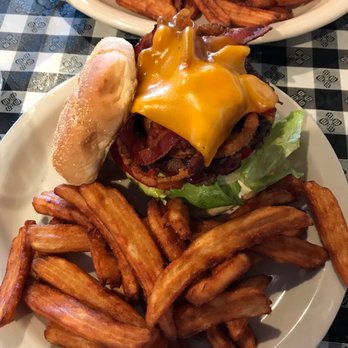 Freddie's Restaurant - Smokey Texan Burger with Beer Batter Fries - Chicken Wings Near Me - Manchester, Tennessee Freddie's Restaurant - Smokey Texan Burger with Beer Batter Fries - Chicken Wings Near Me - Manchester, Tennessee