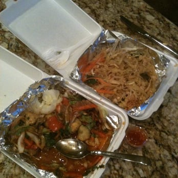 Thai Peru Restaurant - Beef salad and pad thai w/ chicken - Thai Near Me - Camarillo, California Thai Peru Restaurant - Beef salad and pad thai w/ chicken - Thai Near Me - Camarillo, California