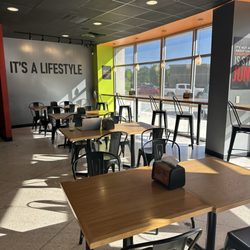 Clean Eatz - Dining area