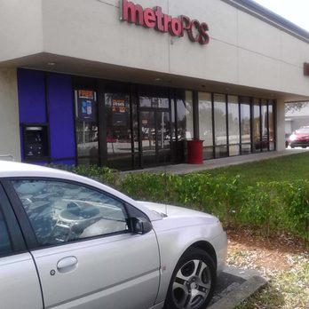 Metro by T-Mobile - MetroPCS on Pines Blvd. - Mobile Phones Near Me - Pembroke Pines, Florida