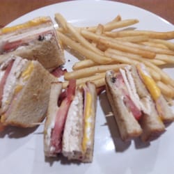 Las Alitas Santa Fé - Club sandwich...