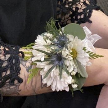 Lighthouse Flower Shop - White daisy and thistle (?) corsage - Florists Near Me - Mesa, Arizona Lighthouse Flower Shop - White daisy and thistle (?) corsage - Florists Near Me - Mesa, Arizona