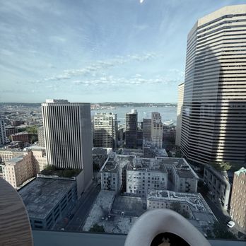 Charlotte Restaurant & Lounge - The view - New American Near Me - Seattle, Washington