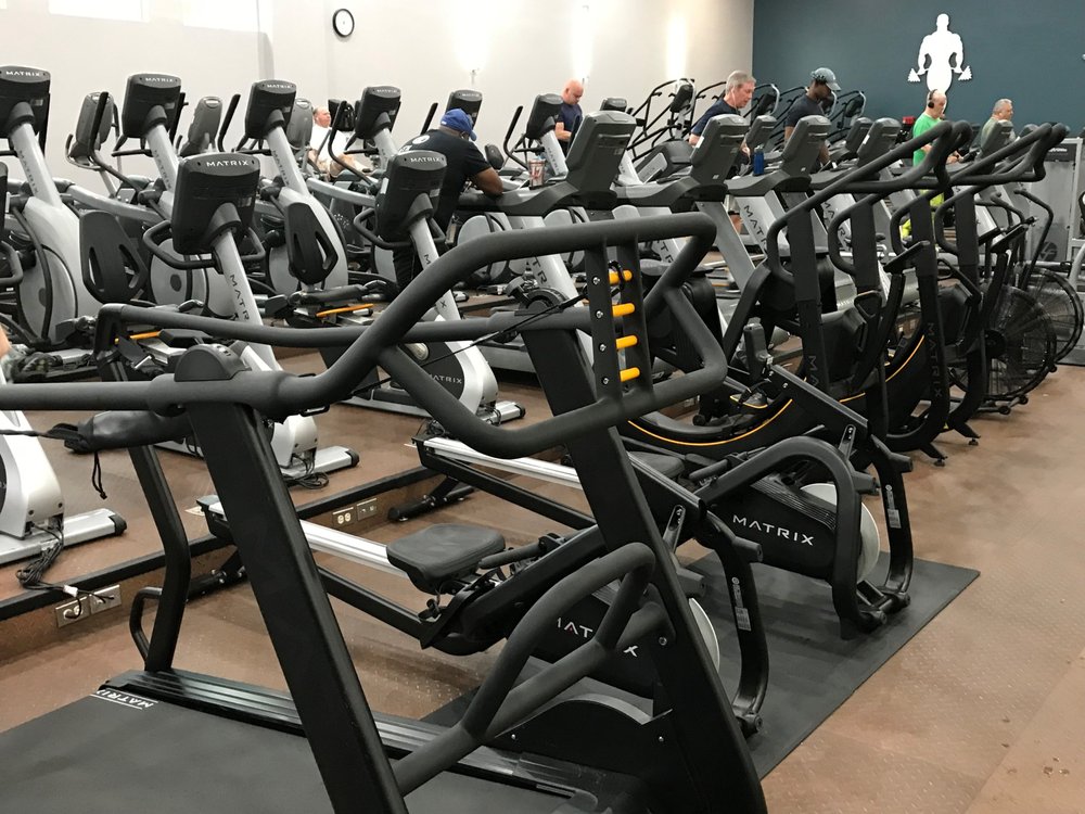 GOLD’S GYM CLOSED Updated May 2024 32 Photos & 37 Reviews 860