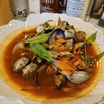 Ocean Grill & Bar - Clams in spicy sauce - Vietnamese Near Me - Chicago, Illinois Ocean Grill & Bar - Clams in spicy sauce - Vietnamese Near Me - Chicago, Illinois