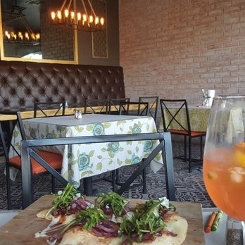 Merlot Bistro - I like the industrial lights and the new remodel. - Pizza Near Me - Tijuana, BCN