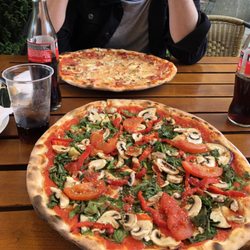 Tuono Pizzeria - Pizza Funghi & Pizza Vegetaria ohne Käse.