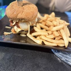 Mi Carreta Restaurant And Bakery - Hamburguesa La Carreta