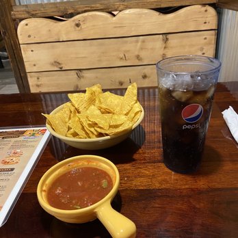Cinco De Mayo Mexican Restaurant - Chips and salsa - Mexican Near Me - Algona, Iowa Cinco De Mayo Mexican Restaurant - Chips and salsa - Mexican Near Me - Algona, Iowa
