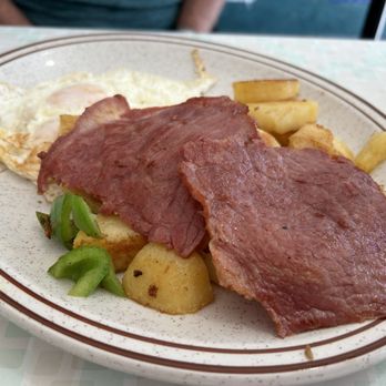 Queen Star Restaurant - Breakfast & Brunch Near Me - Toronto, Ontario