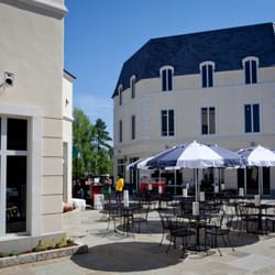 Executive Office Suites - Courtyard out side of Antonio's Gourmet Market