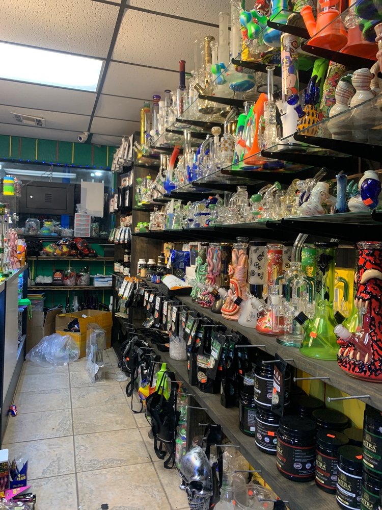 VALLEY SMOKES & VAPE SHOP Updated September 2024 37 Photos 300 E