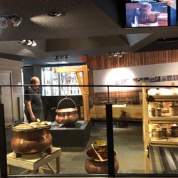 La Maison du Fromage - Explanation of cheese making