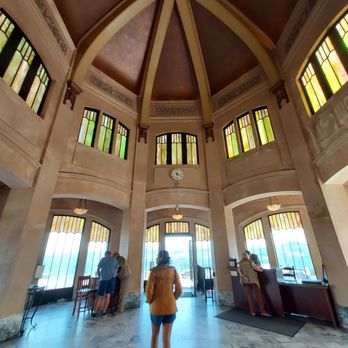 Vista House At Crown Point - Landmarks & Historical Buildings Near Me - Corbett, Oregon