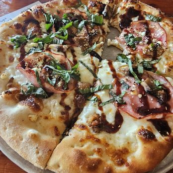 Neighbor's Kitchen & Yard - Veggie pizza - Pizza Near Me - Bastrop, Texas Neighbor's Kitchen & Yard - Veggie pizza - Pizza Near Me - Bastrop, Texas
