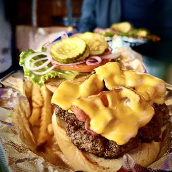 Barrett's Barleycorn Pub & Grill - Cheeseburger - Irish Pub Near Me - Omaha, Nebraska Barrett's Barleycorn Pub & Grill - Cheeseburger - Irish Pub Near Me - Omaha, Nebraska
