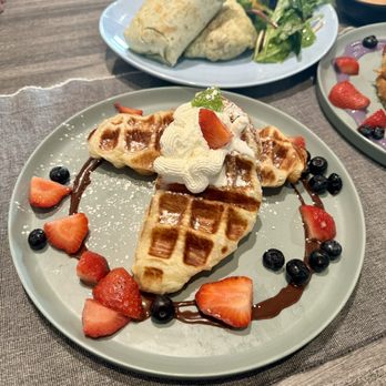 Wara Cafe - Croffle with Mixed Berries - Cafes Near Me - Chino, California Wara Cafe - Croffle with Mixed Berries - Cafes Near Me - Chino, California
