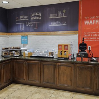 Hampton Inn & Suites Lodi - Muffins and waffles - Hotels Near Me - Lodi, California Hampton Inn & Suites Lodi - Muffins and waffles - Hotels Near Me - Lodi, California
