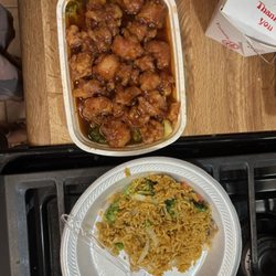 Main Moon Chinese Restaurant - Vegetable Fried Rice & general tso chicken yum