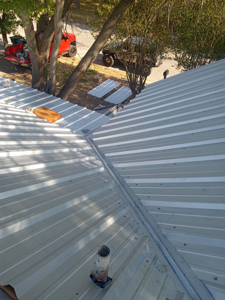 Slide of Diamond Roofing and Seamless Gutters