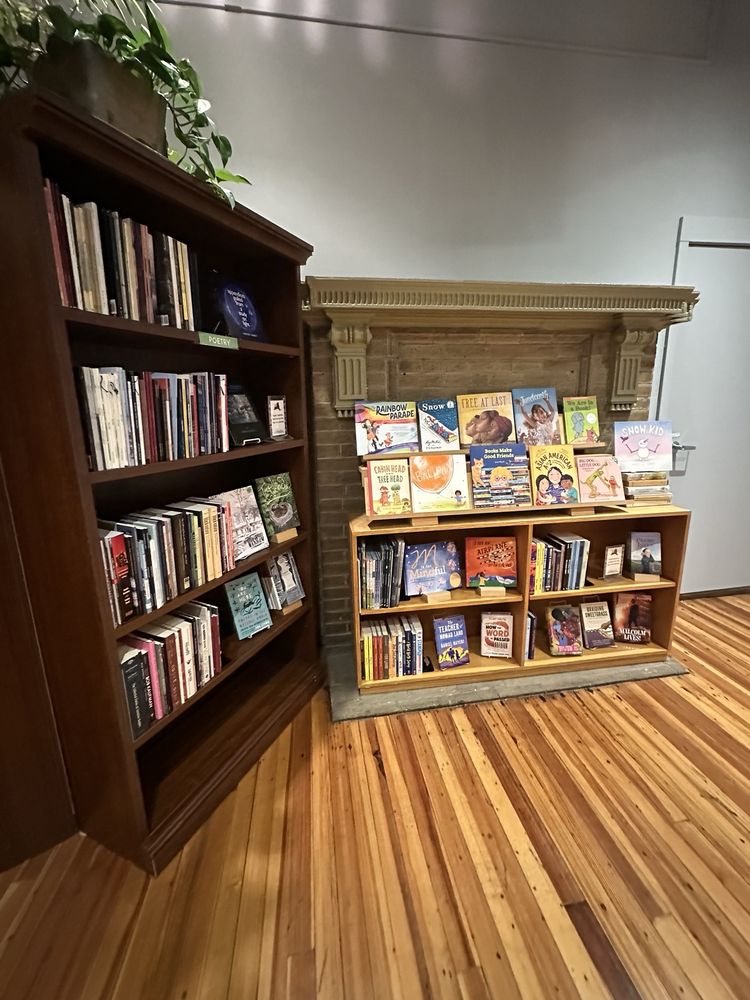 Writers & Books Logo