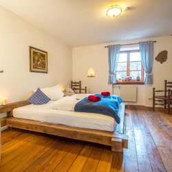 Schloss Auerbach - Schlafzimmer 1 Ferienwohnung Nibelungenland