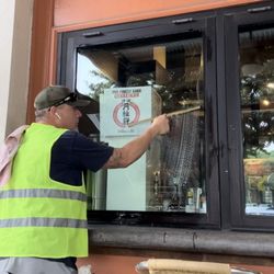 Pinky’s Windows & Doors cleaning service