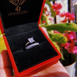 4J Jewelers Outlet - Princess cut ring with band. Real diamonds!