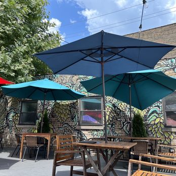 Peckish Pig - tables and umbrellas outside a restaurant - Breakfast & Brunch Near Me - Evanston, Illinois Peckish Pig - tables and umbrellas outside a restaurant - Breakfast & Brunch Near Me - Evanston, Illinois