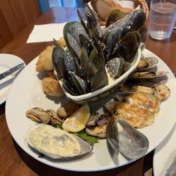 The Mussel Pot - Muscle Platter for Two