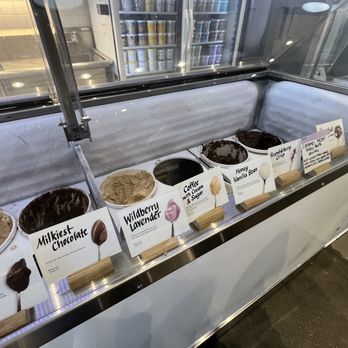 Jeni's Splendid Ice Creams - 01/15/24 - Ice Cream & Frozen Yogurt Near Me - Calabasas, California