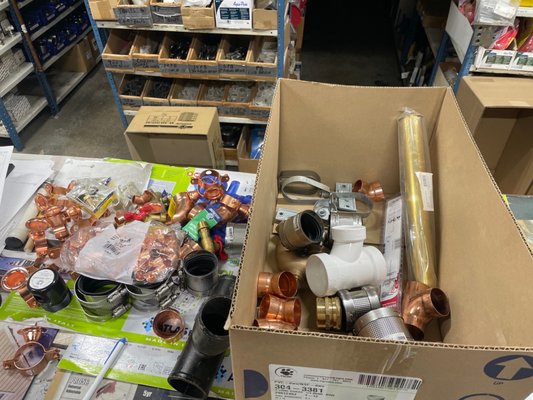 Pinto's Plumbing & Heating Supply Logo