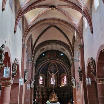 St. Peter - Hauptaltar und Skulpturen - Churches Near Me - Merzig, SL