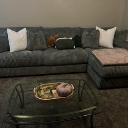 BoxDrop - front side of the 3pc sectional