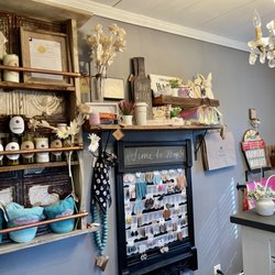 Rusted Daisy Salon & Boutique - Local candle maker