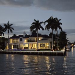 Jungle Queen Riverboat - More mansions