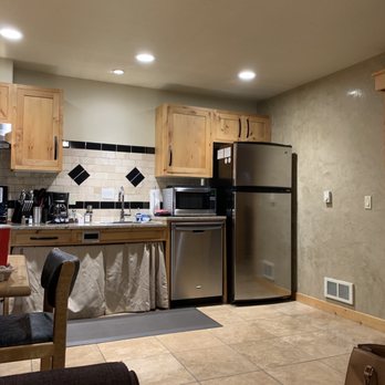 Wall Street Suites - Hotels Near Me - Bend, Oregon