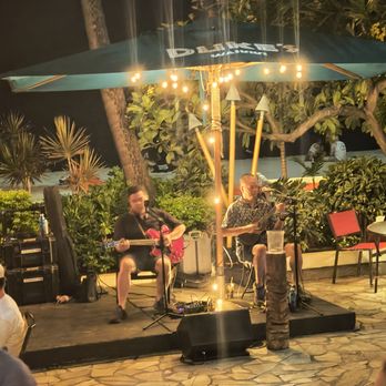 Duke's Waikiki - Musicians playing Hawaiian music - Hawaiian Near Me - Honolulu, Hawaii Duke's Waikiki - Musicians playing Hawaiian music - Hawaiian Near Me - Honolulu, Hawaii