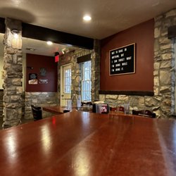 Riggatti's Wood Fired Pizza - Interior