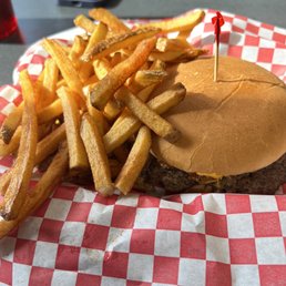 Chili cheese burger w/fries Chili cheese burger w/fries
