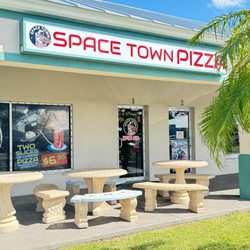Space Town Pizza - Outside