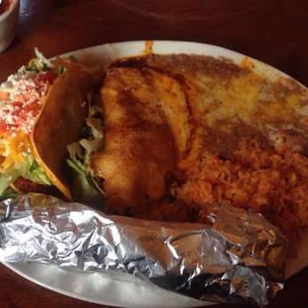Roberto's Cafe - Combination plate chicken enchilada and chicken taco with rice and beans. - Mexican Near Me - Mammoth Lakes, California Roberto's Cafe - Combination plate chicken enchilada and chicken taco with rice and beans. - Mexican Near Me - Mammoth Lakes, California