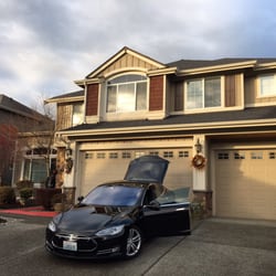 Kirkland Towncar - Beautiful Tesla model S came to pick me up today! The red carpet is not part of the service! Hahaha