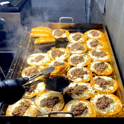Los Originales Tacos de Birria by null