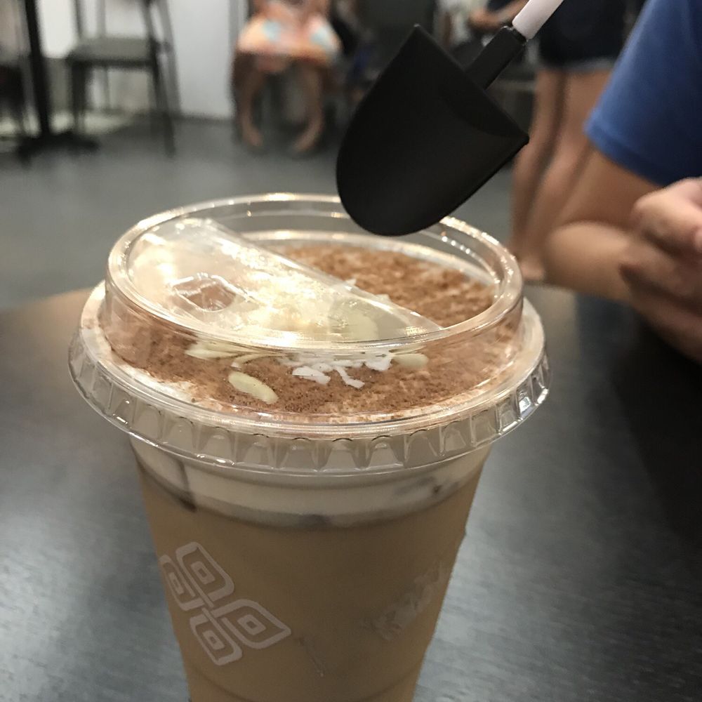 Prolece Tea - Everyone loves the little shovel - Bubble Tea Near Me - Pasadena, California