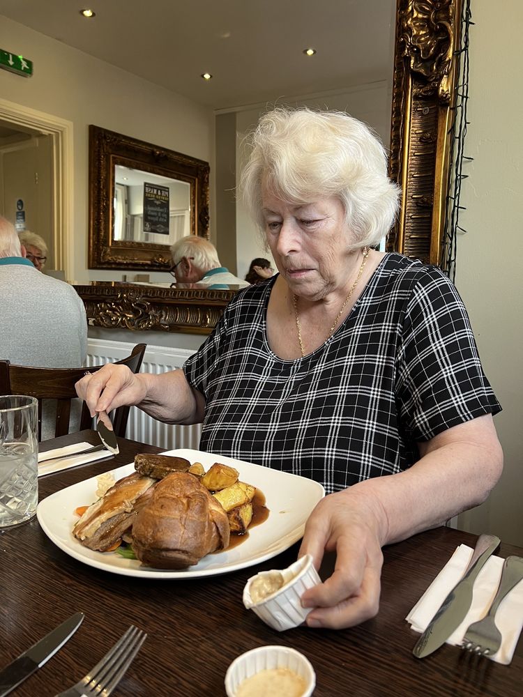 THE COMPASSES Pub in Abbots Langley, Hertfordshire at 95 Tibbs Hill