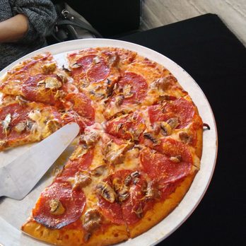 BZ's Bistro - Best pizza, and the rest of the menu is to die for. Everyone needs to stop in - Pizza Near Me - Tucson, Arizona