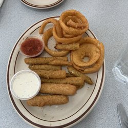 University Broiler & Grill - The Sampler. Wow....the best mozzarella sticks.