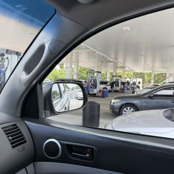 Costco Gasoline - Busy day at Costco gas - Gas Stations Near Me - Bakersfield, California