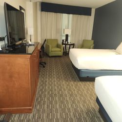 Drury Plaza Hotel Columbia East - Bed